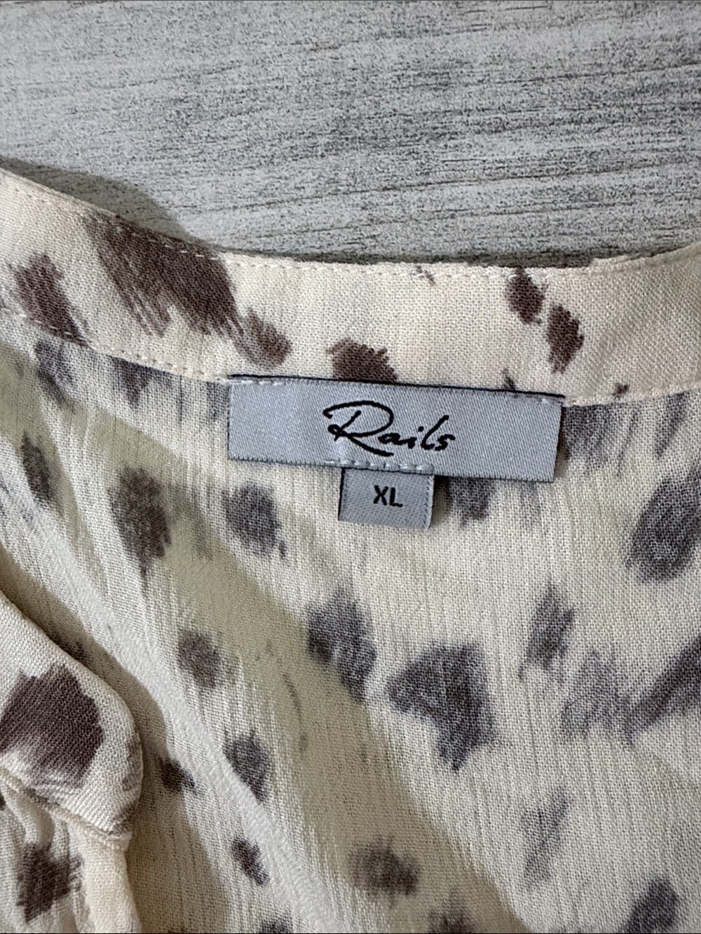 Rails Lydia Puma Animal Print Blouse Size XL - Picture 6 of 11